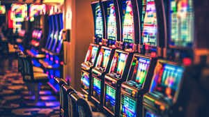 Kontrol taruhan dan manajemen saldo Panel kontrol dengan opsi taruhan dan saldo pemain